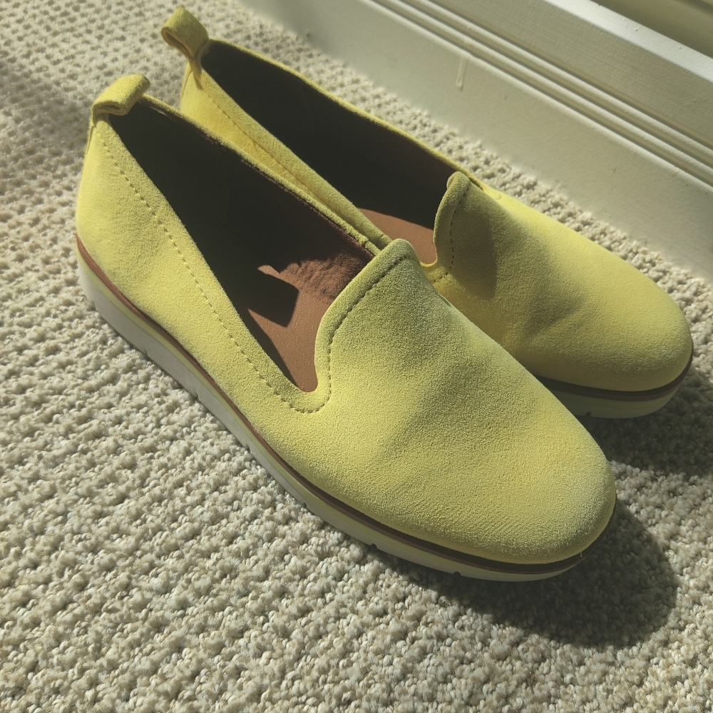 Caslon Women's Hadley Yellow Loafer - Size 7